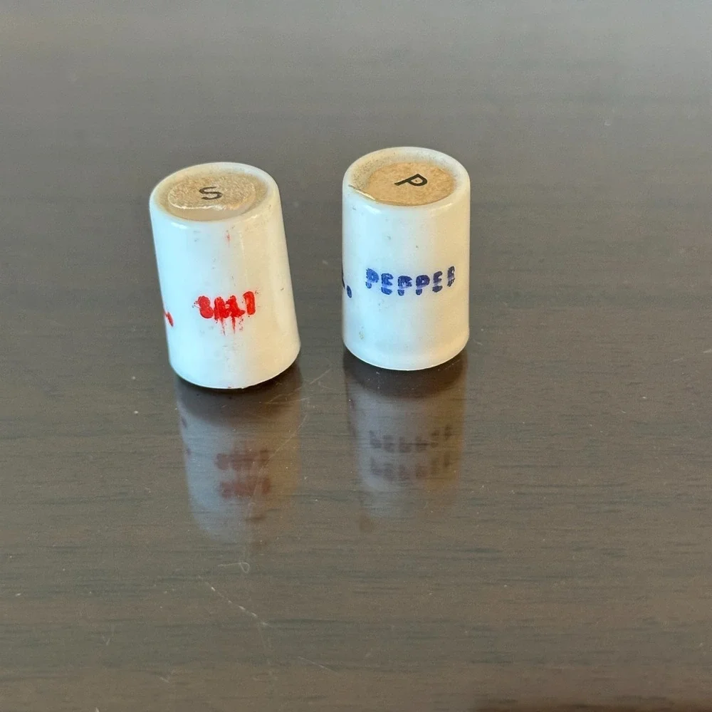 Vintage Delta Airlines 1'' Mini‎ Salt & Pepper Shakers